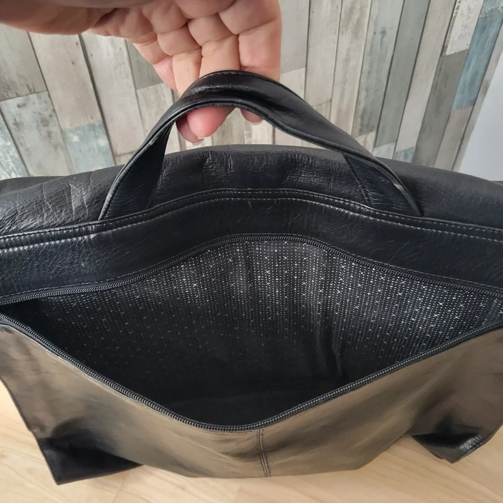 Kenneth Cole Black Genuine Leather Messenger Bag Satchel Laptop Bag Vintage Soft